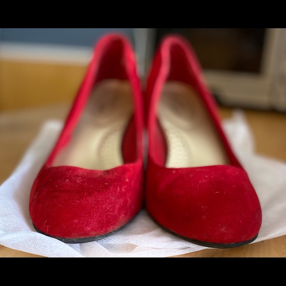 Red Heels - Picture 2 of 5